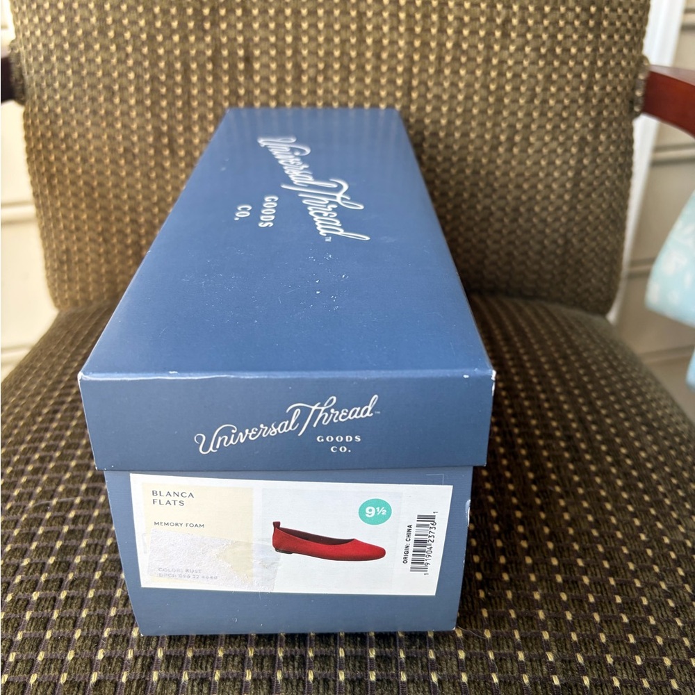 Universal Thread Scarlet Flats